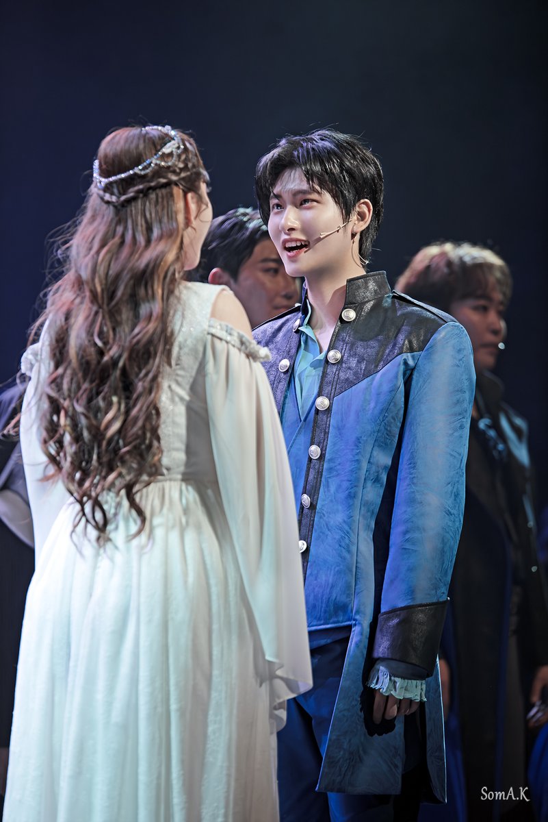 20260411 뮤지컬 로미오와 줄리엣 커튼콜데이
로미오 역_ #우빈 배우님
.
Aimer pour avoir moins peur