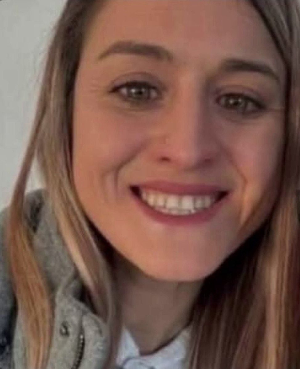 Este es el juez Pablo Pérez ,quien entregó al niño Ángel desoyendo sus súplicas. Ella es la psicóloga Leiva recibida en academias Pitman , la miserable otra q
desoyó a la criatura . Viralicemos a estos 2 sujetos. Esto no puede quedar en el olvido son responsables de su muerte .