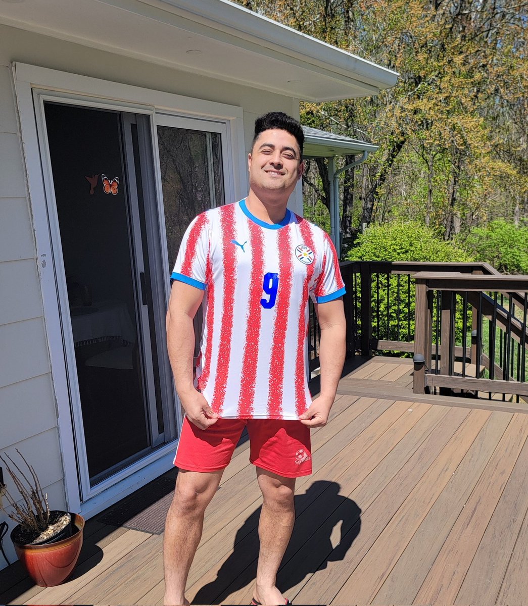 DanyFernandezC's tweet photo. Ya me imagino todo🤣, si de por ahi llegáramos a ser campeones del mundo🏆⚽️🗺, estoy seguro que van a cambiar las perspectivas por el diseño de esta camiseta.🤷🏻‍♂️

#VAMOS #PARAGUAY😡⚽️🇵🇾💪🏼

#CopaDelMundo2026🏆⚽️🗺 https://t.co/2jOukEYEVK