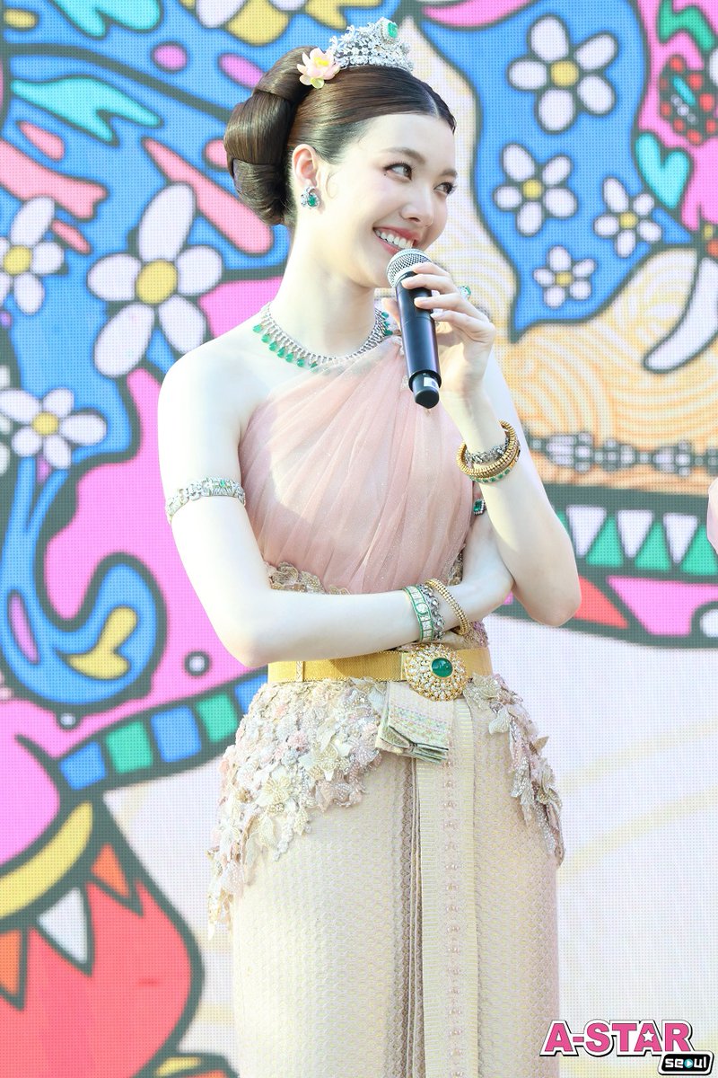 A_STAR_MAGAZINE tweet media