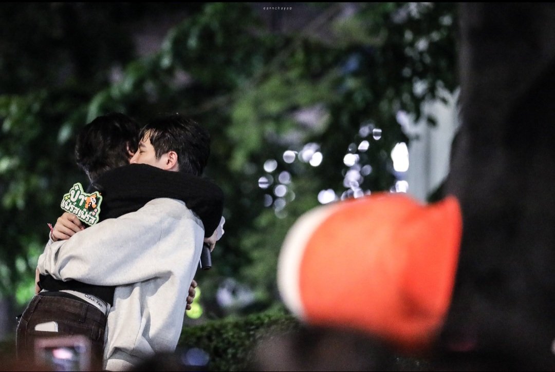 love_3_000's tweet image. Bring me back to when this was all over my tl 🫠

#FirstKhaotung 🐈‍⬛🐈