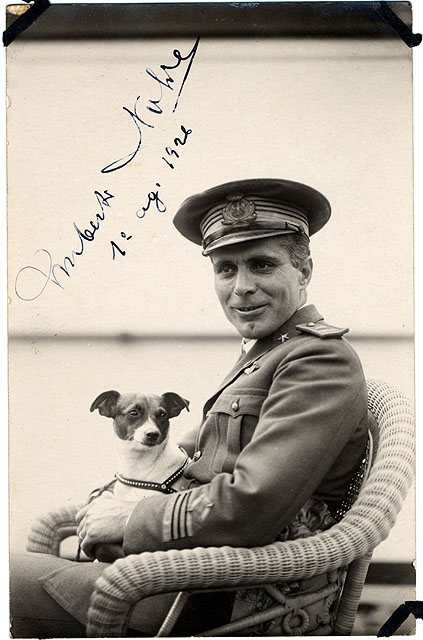 airandspace's tweet image. Polar explorers and their pets 🐶 #NationalPetDay

1️⃣ Aviator Richard Byrd's terrier Igloo joined him on his 1930 Antarctic Expedition

2️⃣ Airship designer Umberto Nobile took his dog Titina on his 1926 flight over the North Pole in the Norge