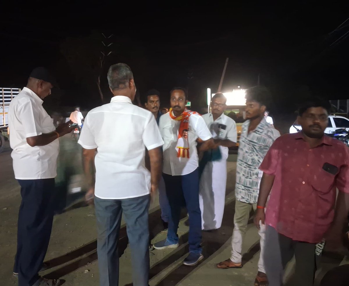 NTK_Modakurichi's tweet photo. #மொடக்குறிச்சி தொகுதி வேட்பாளர் திரு.மோ.அருண்குமார் அவர்களை ஆதரித்து இச்சிப்பாளையம், கொந்தாளம், சிவகிரி ஆகிய உள்ளாட்சிகளுக்கு உட்பட்ட பகுதிகளில் 10/04/2026(நேற்று) வேட்பாளருடன் இணைந்து வாகன பரப்புரை மேற்கொள்ளப்பட்டது. 

வாக்களிப்போம்..!! விவசாயி சின்னத்திற்கு..!!

#நாம்தமிழர் https://t.co/e5UJYn8oZz