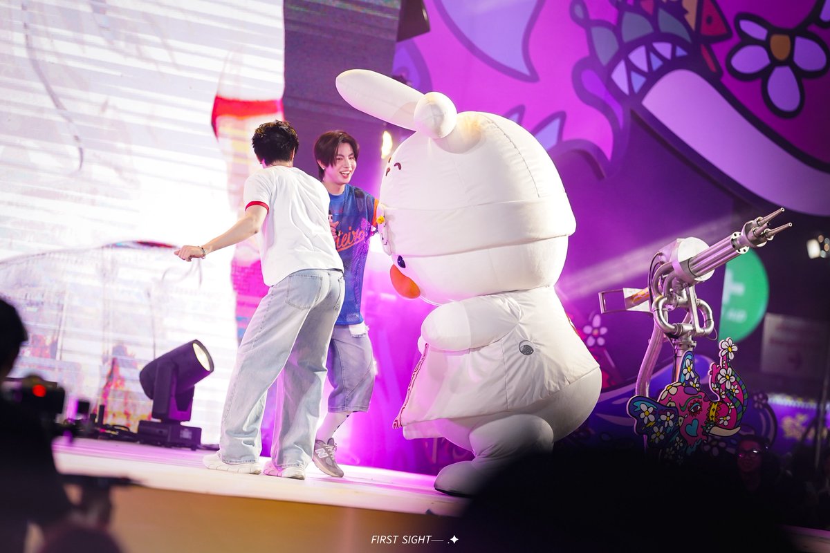 firstsight_2000's tweet image. จ้างได้ค่ะ ดาราที่เต็มที่กับงานทั้งครอบครัวขนาดนี้!

TLEFIRSTONE SONGKRAN26 ICONSIAM
#TLEFIRSTONExICONSIAM