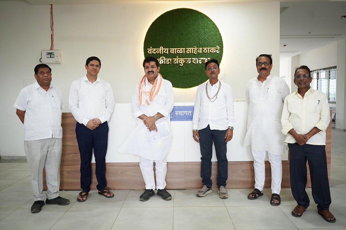 SanjayDRathods's tweet image. आज दारव्हा येथील वंदनीय बाळासाहेब ठाकरे क्रीडा संकुलाची पाहणी करून उपलब्ध सोयी-सुविधांचा सविस्तर आढावा घेतला.

उर्वरित कामे व सेवा-सुविधा लवकरात लवकर पूर्ण करण्याचे संबंधितांना निर्देश दिले.

#sportscomplex #maharashtrasports #sports #sportsinfrastructure #badminton