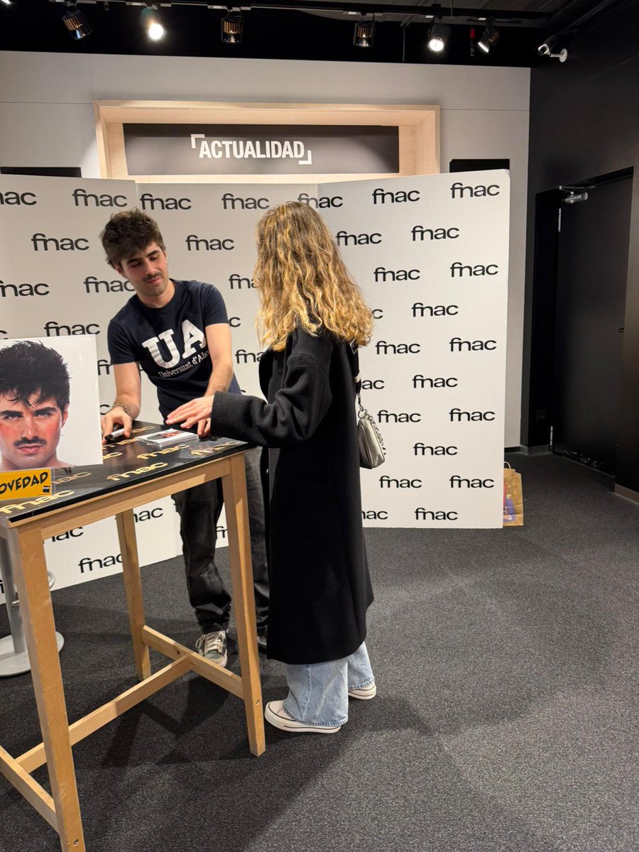 naniikas tweet media