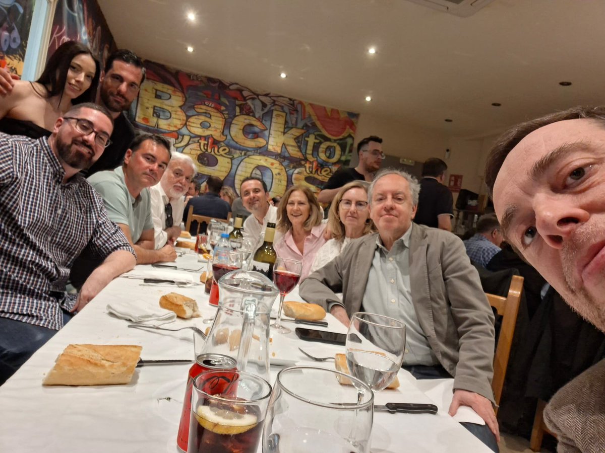 RomaHistoria's tweet photo. Pues hoy nos hemos juntado en @viejos_tercios casi cincuenta divulgador@s de toda España para conocernos y hablar de divulgación honesta. 
Despues comida y sobremesa( como es normal) todo gracias a la Divulgadores de la Historia , mi familia y amig@s. https://t.co/FPu5RUe2Mq