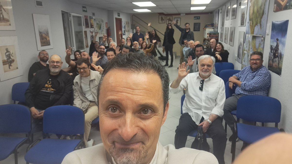 RomaHistoria's tweet photo. Pues hoy nos hemos juntado en @viejos_tercios casi cincuenta divulgador@s de toda España para conocernos y hablar de divulgación honesta. 
Despues comida y sobremesa( como es normal) todo gracias a la Divulgadores de la Historia , mi familia y amig@s. https://t.co/FPu5RUe2Mq