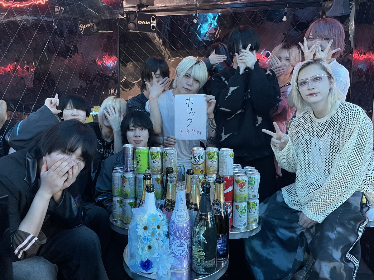 CYBER HOLIC. tweet media