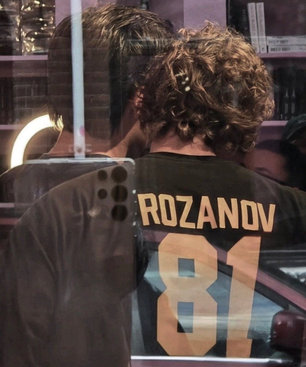 ross 🏒 tweet media