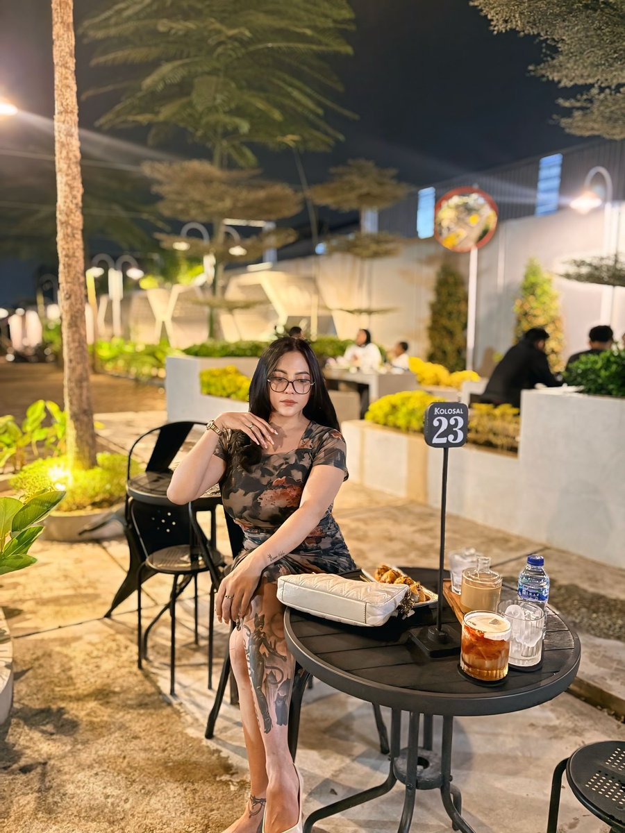Queen Veby Ladyboy / Waria tweet media