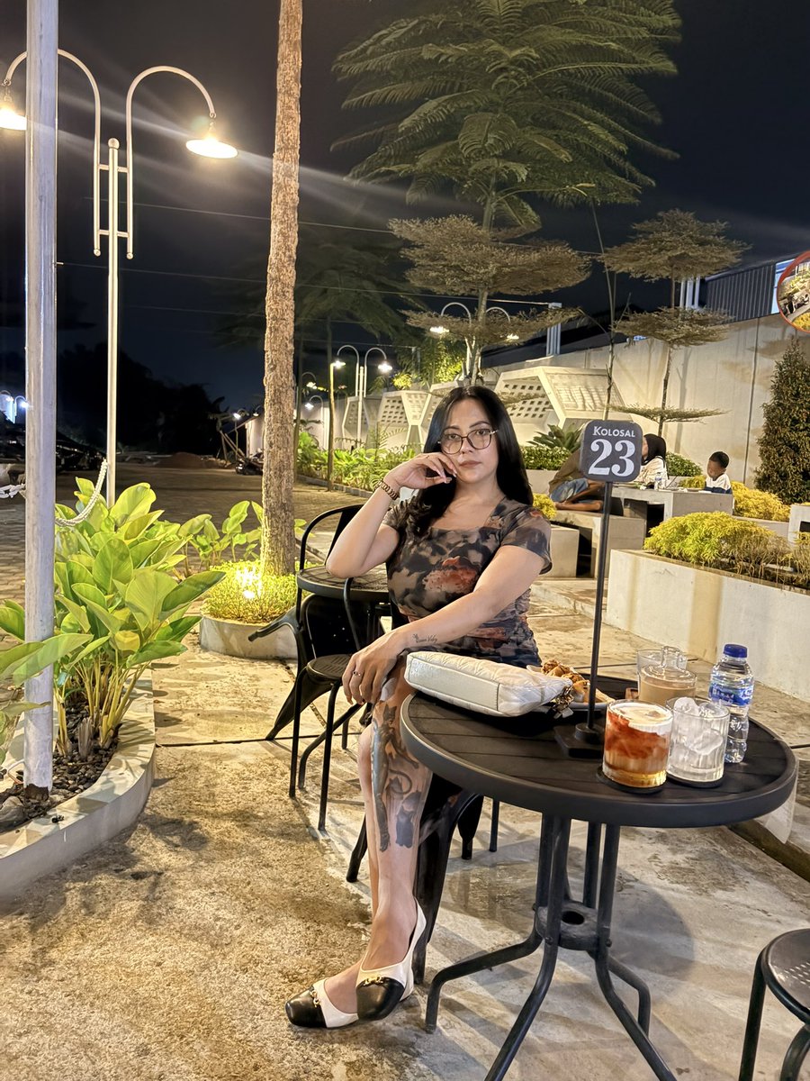 Queen Veby Ladyboy / Waria tweet media