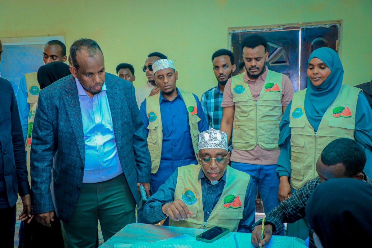 ShariifHSheikh's tweet photo. Maanta waxaan si rasmi ah uga soo qaatay kaarka codbixinta xafiiska Guddiga Doorashooyinka, taas oo ah tallaabo muujinaysa muhiimadda ay leedahay ka qeybgalka doorashooyinka iyo xaqiijinta xuquuqda muwaadinimo. https://t.co/RDRkH1t1LT