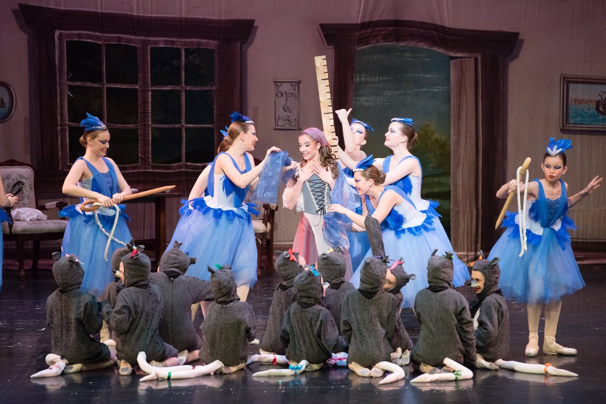 Cinderella takes the stage April 24–26 ✨

A magical reimagining filled with stunning choreography, a royal ball and one unforgettable glass slipper 👠

Multiple showtimes available—don’t miss it! 🩰 Get tickets here: ow.ly/oTqt50YHhBU

#Ballet #MacombEvents #MacombCounty