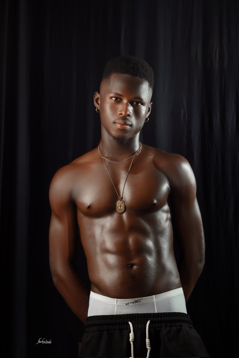 Wisdomnelsontv's tweet photo. Say Hello if you like dark skin guys https://t.co/EaavB94Tg1