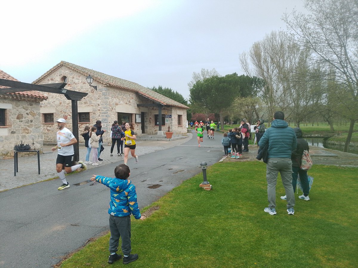 #Marcador <a href="/RadioMarcaAvila/">Radio Marca Ávila | 93.8 FM</a>

🏃🏻‍♂️ Más de 150 corredores se dan cita en la VIII Carrera a favor de <a href="/ParkinsonAvila/">Parkinson Ávila</a>.

🌧️ La lluvia finalmente ha sido leve y el evento se está produciendo sin contratiempos.