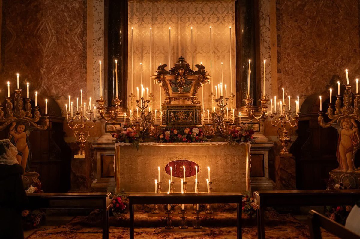 Giovedì Santo - Santa Messa in Cœna Domini

Nos autem gloriari oportet 
in cruce Domini nostri Iesu Christi,
in quo est salus, vita et resurrectio nostra, 
per quem salvati et liberati sumus.