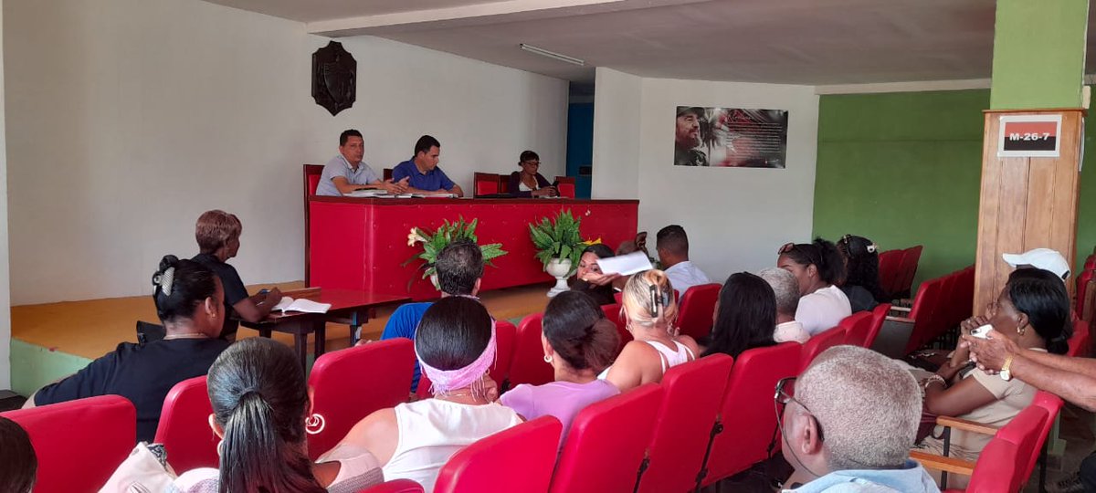 JuanRoland44493's tweet photo. Junto al compañero, @MaikelPrezVald1, participamos en intercambio con los Viceintendentes y los cuerpos de Inspección del territorio. Se trabajó con ellos las principales inquietudes, planteamientos, quejas y preocupaciones de la población.
#LaHabanaViveEnMí 
#LaHabanaDelEste https://t.co/WmkQwyDO0H