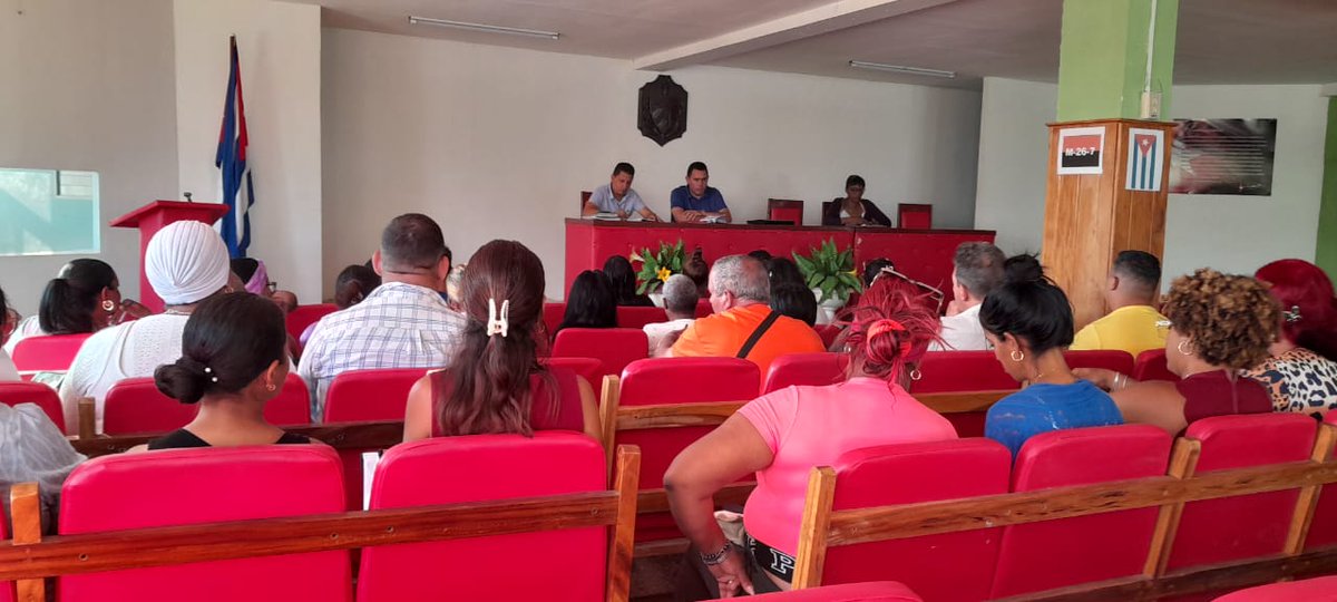 JuanRoland44493's tweet photo. Junto al compañero, @MaikelPrezVald1, participamos en intercambio con los Viceintendentes y los cuerpos de Inspección del territorio. Se trabajó con ellos las principales inquietudes, planteamientos, quejas y preocupaciones de la población.
#LaHabanaViveEnMí 
#LaHabanaDelEste https://t.co/WmkQwyDO0H