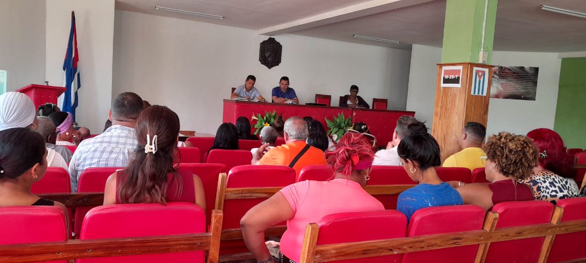 JuanRoland44493's tweet photo. Junto al compañero, @MaikelPrezVald1, participamos en intercambio con los Viceintendentes y los cuerpos de Inspección del territorio. Se trabajó con ellos las principales inquietudes, planteamientos, quejas y preocupaciones de la población.
#LaHabanaViveEnMí 
#LaHabanaDelEste https://t.co/WmkQwyDO0H