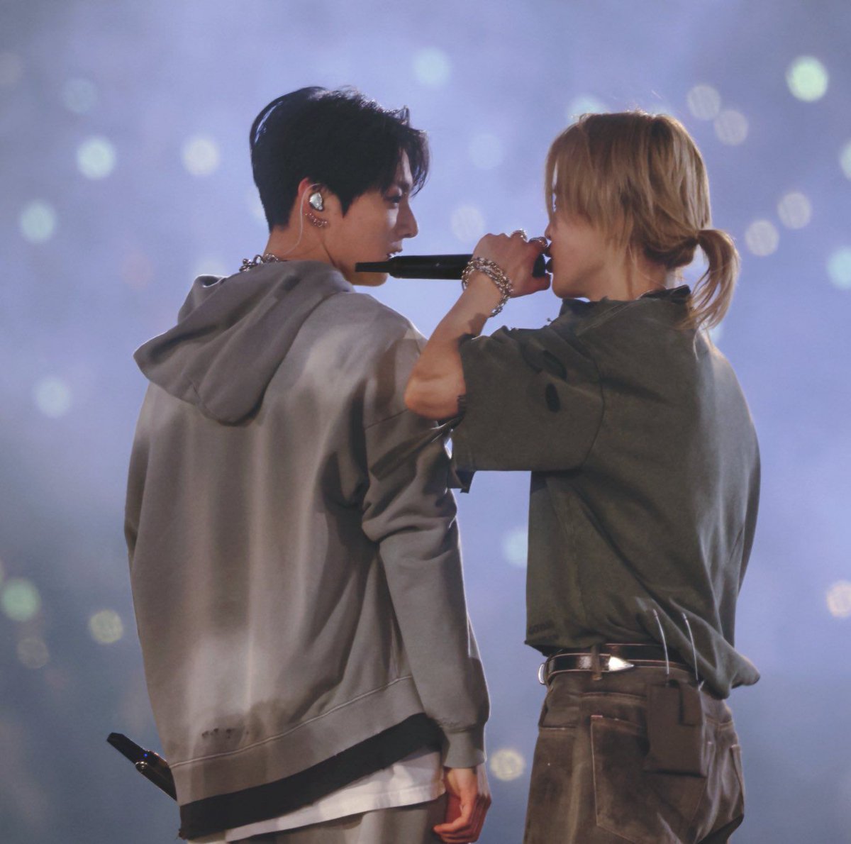 AYUDA????? JUNGKOOK LE MIRABA LOS LABIOS A JIMIN?? 🏳️‍🌈🏳️‍🌈