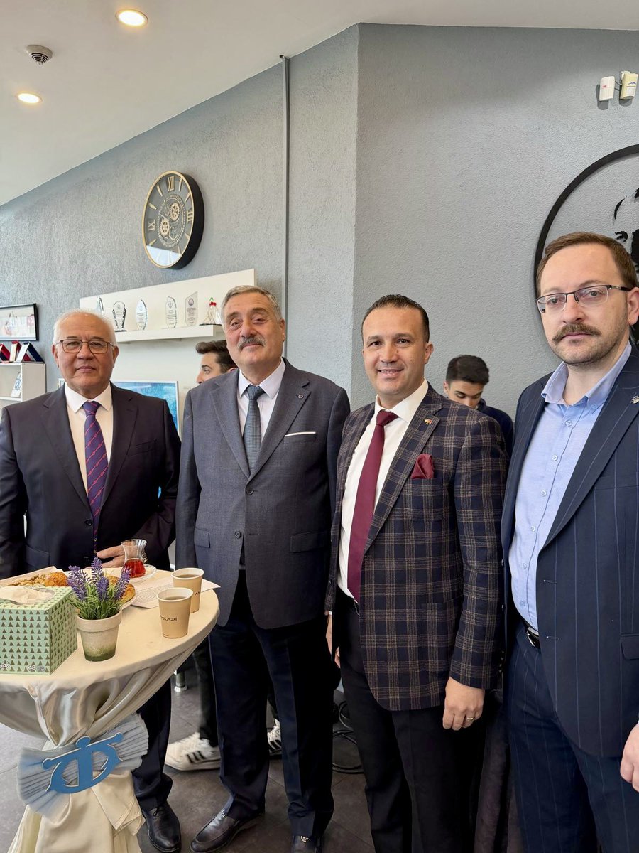 ahmetonal2541's tweet photo. İMEAK Deniz Ticaret Odası Kocaeli Şubesi Nisan 2026 Meclis Toplantısı’na, KKTC 5. Cumhurbaşkanı Sn.Ersin Tatar ve Kocaeli Valisi Sn.İlhami Aktaş’ın teşrifleriyle,

Meclis Başkanı Sn.Vefa İbrahim Aracı, YK Başkanı Sn.Vedat Doğusel ve üyelerle bir araya gelmekten memnuniyet duydum. https://t.co/z4mPK7ctQz