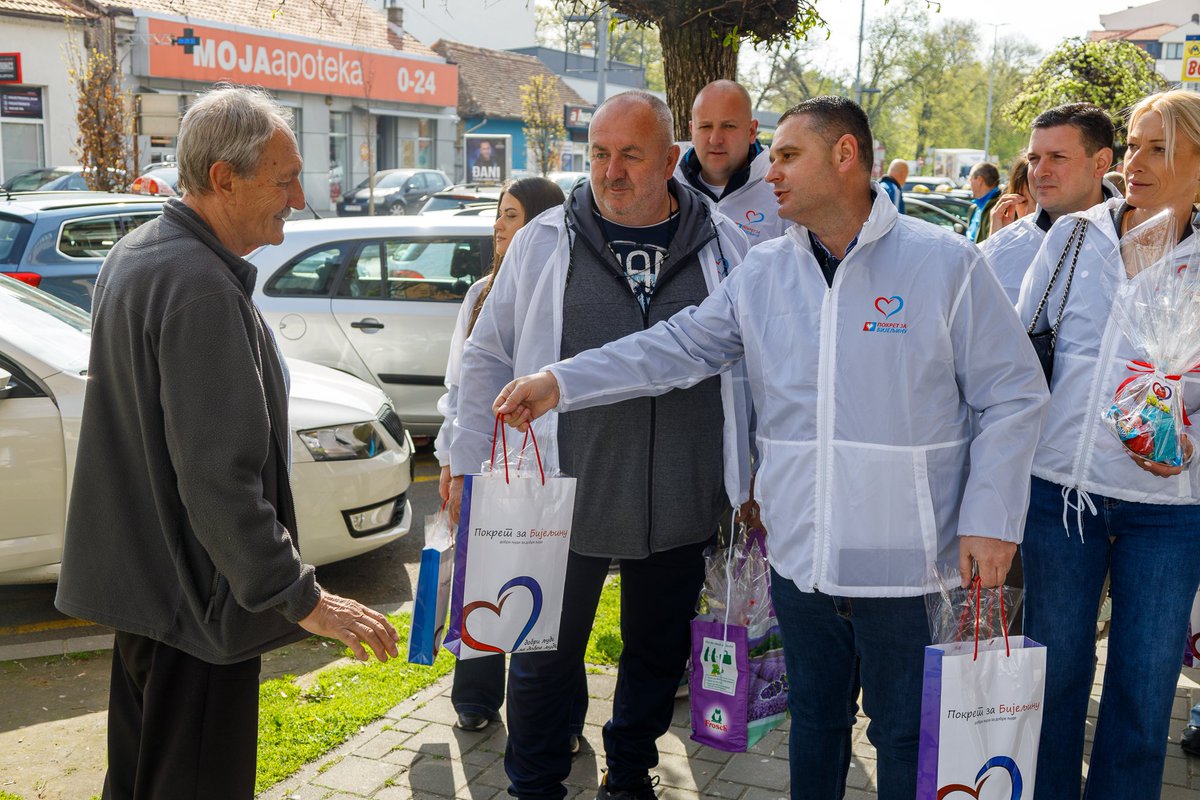 Чувамо обичаје – Служимо народу! ⛪

​Васкрс је вријеме саборовања и заједништва. Данас сам, заједно са сарадницима из Покрета за Бијељину, провео прелијепо вријеме у разговору и даривању наших суграђана.

​Позиција предсједника покрета и повјерење које сте ми дали као народном