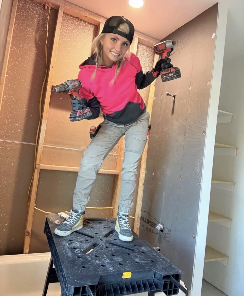 Mary Tiles Texas tweet media