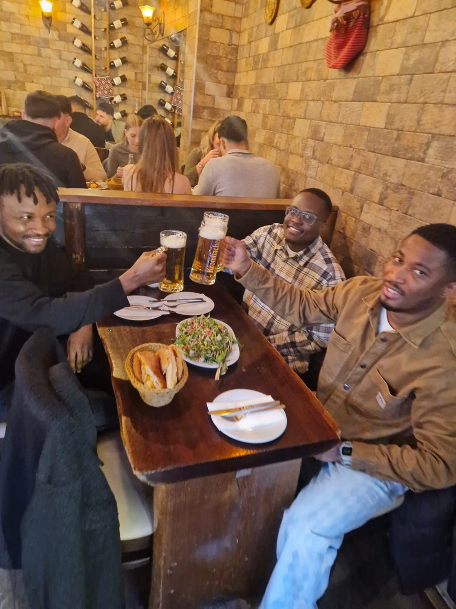 Ominorisa3's tweet photo. Cheers to more life 🥂 https://t.co/xqa7k1YN1l