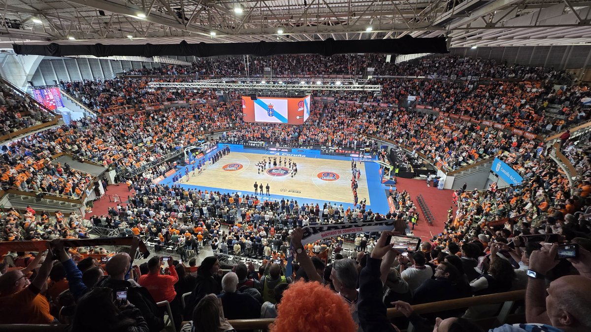 RosOtero's tweet photo. Ambientazo no Coliseum!
Oxalá o repitamos xuntos o ano que ven en ACB xunto co Breogan.
O basket é diferente 🏀 https://t.co/V65hyN7dGN