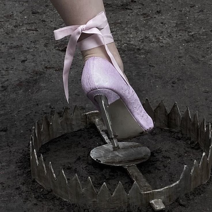 gloom ⋆‧°𓏲ּ𝄢 tweet media