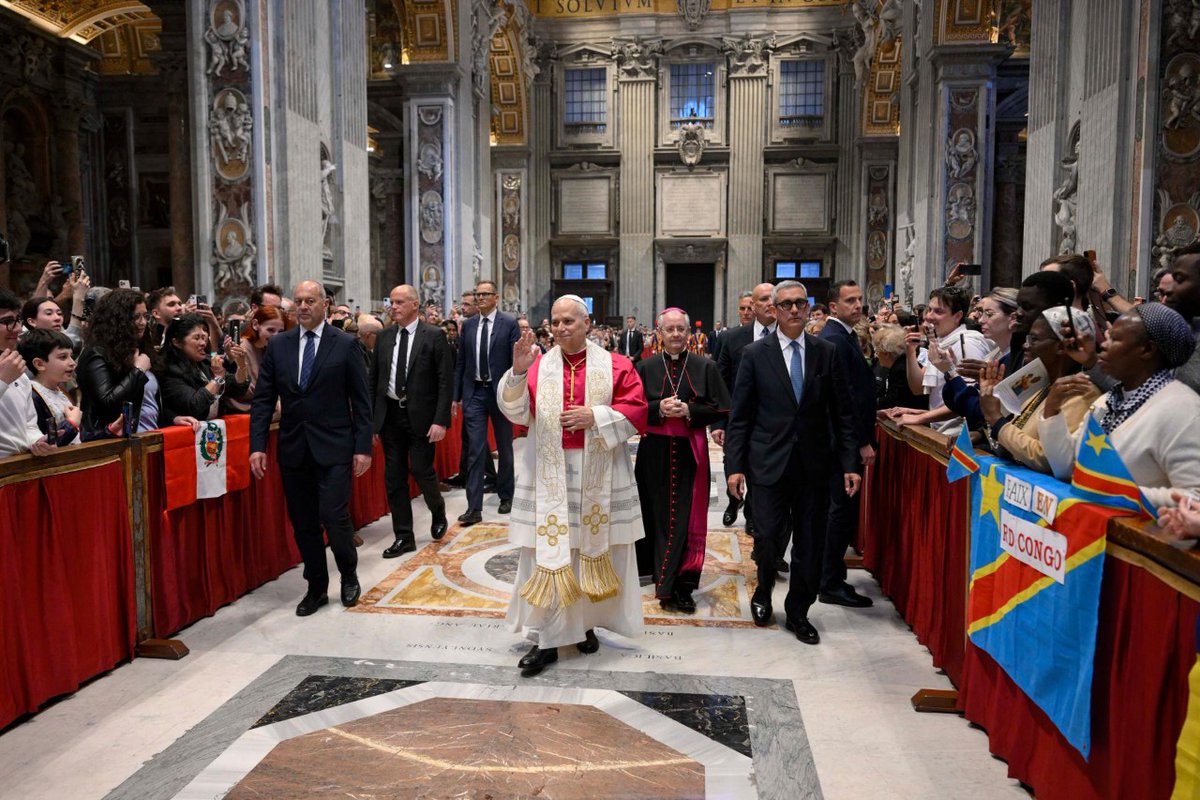 "Basta con l’idolatria di sé stessi e del denaro! Basta con l’esibizione della forza! Basta con la guerra! La vera forza si manifesta nel servire la vita"
📸 © Vatican Media