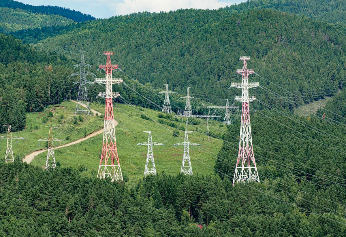 hypersinc's tweet photo. California's grid is hitting hard limits: load grows 15–20 GW by 2040, but transmission can't keep pace without a costly overhaul that won't be online for years.

https://t.co/zJvQPRWow2

Energy · #HyperSinc #Energy #CleanEnergy #GridTech https://t.co/tCvRPhMvCw