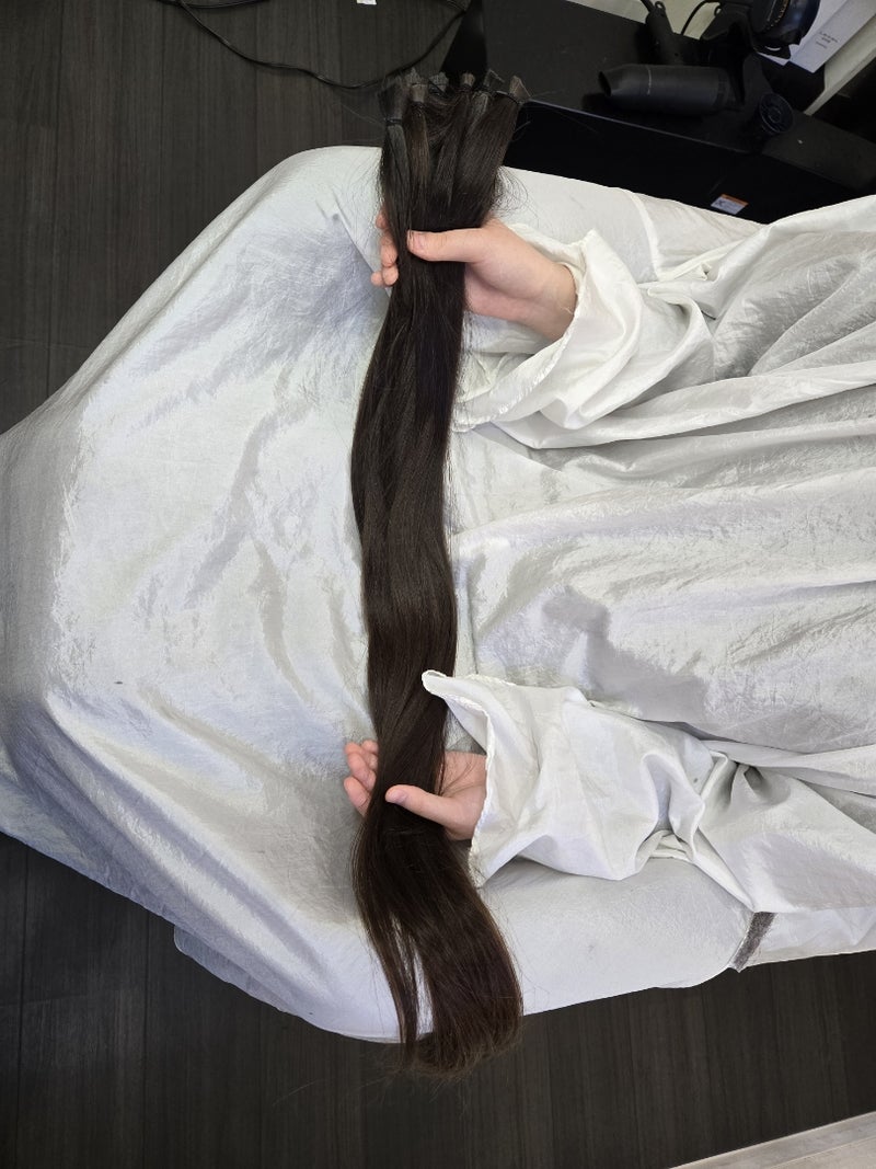 coocoo131's tweet photo. 12年目のヘアドネーションカット！
12年間ここまでよく伸ばしました。お手入れが大変だったと思います。
70cmのドネーションに生まれ変わりましたそしてシャンプーしてもう一度カット。
｢凄く軽くなりました｣親��で笑顔になって頂けました。 https://t.co/Yhs307NYAN