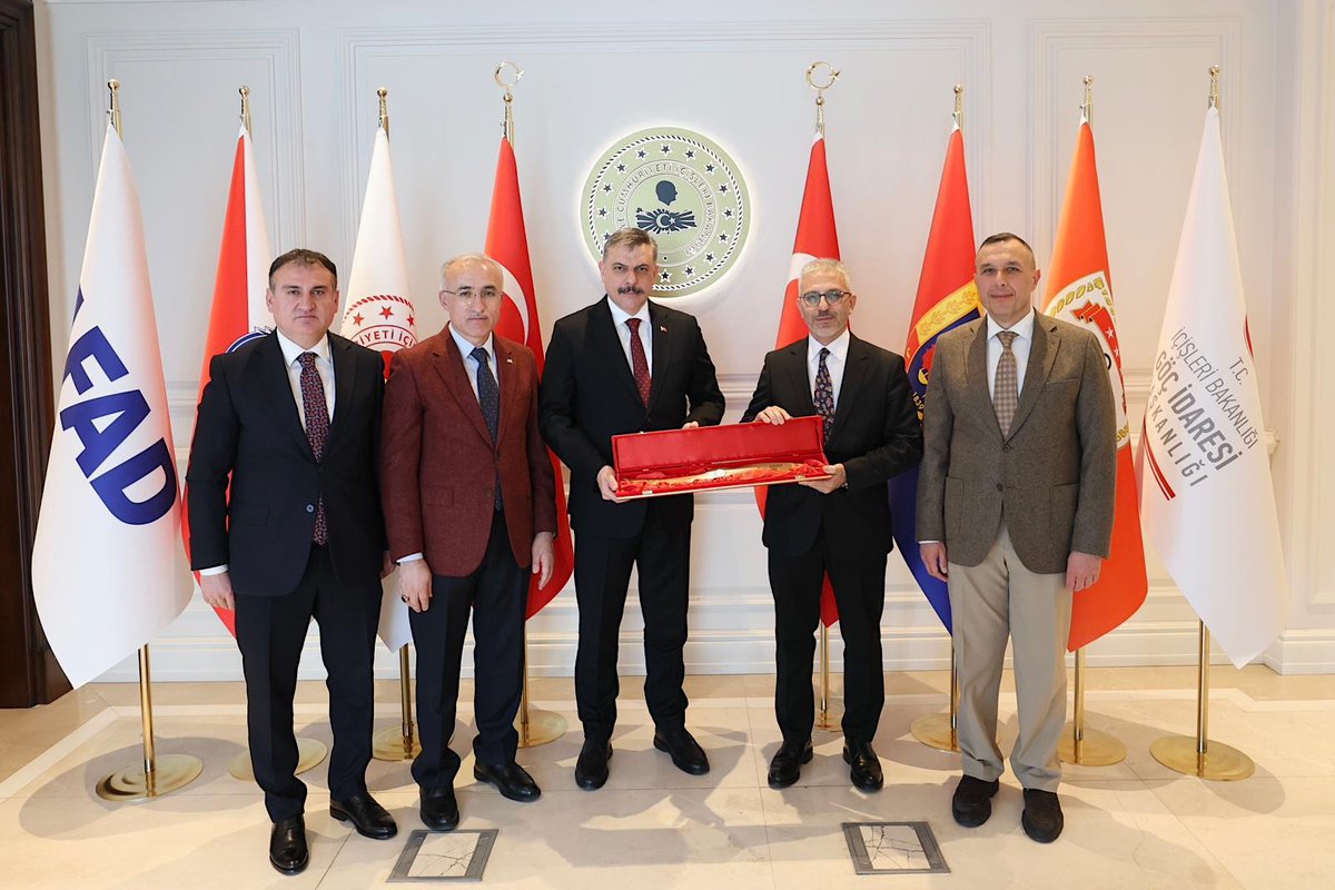 THK YÖNETİMİNDEN İÇİŞLERİ BAKANI MUSTAFA ÇİFTÇİ'YE ZİYARET

Türk Hava Kurumu Yönetimi, İçişleri Bakanı Mustafa Çiftçi ile bir araya gelerek kurumun çalışmaları ve gelecek vizyonunu paylaştı. ✈️🇹🇷

#TürkHavaKurumu #ziyaret #İçişleri