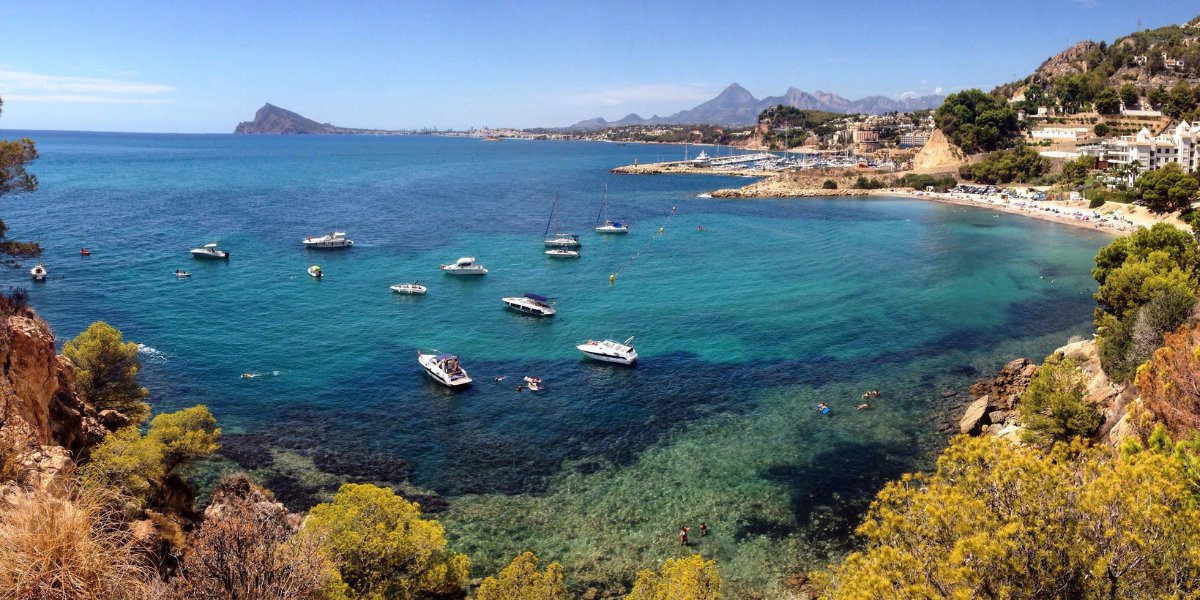 valenciaregion's tweet image. Weekend plans? Take your time exploring Altea’s beaches, one by one, this spring. 🌞

🏖️ Cap Negret beach
🏖️ Mascarat beach
🏖️ La Olla beach
🏖️ La Roda beach

@visitaltea | #MediterraneanAttitude