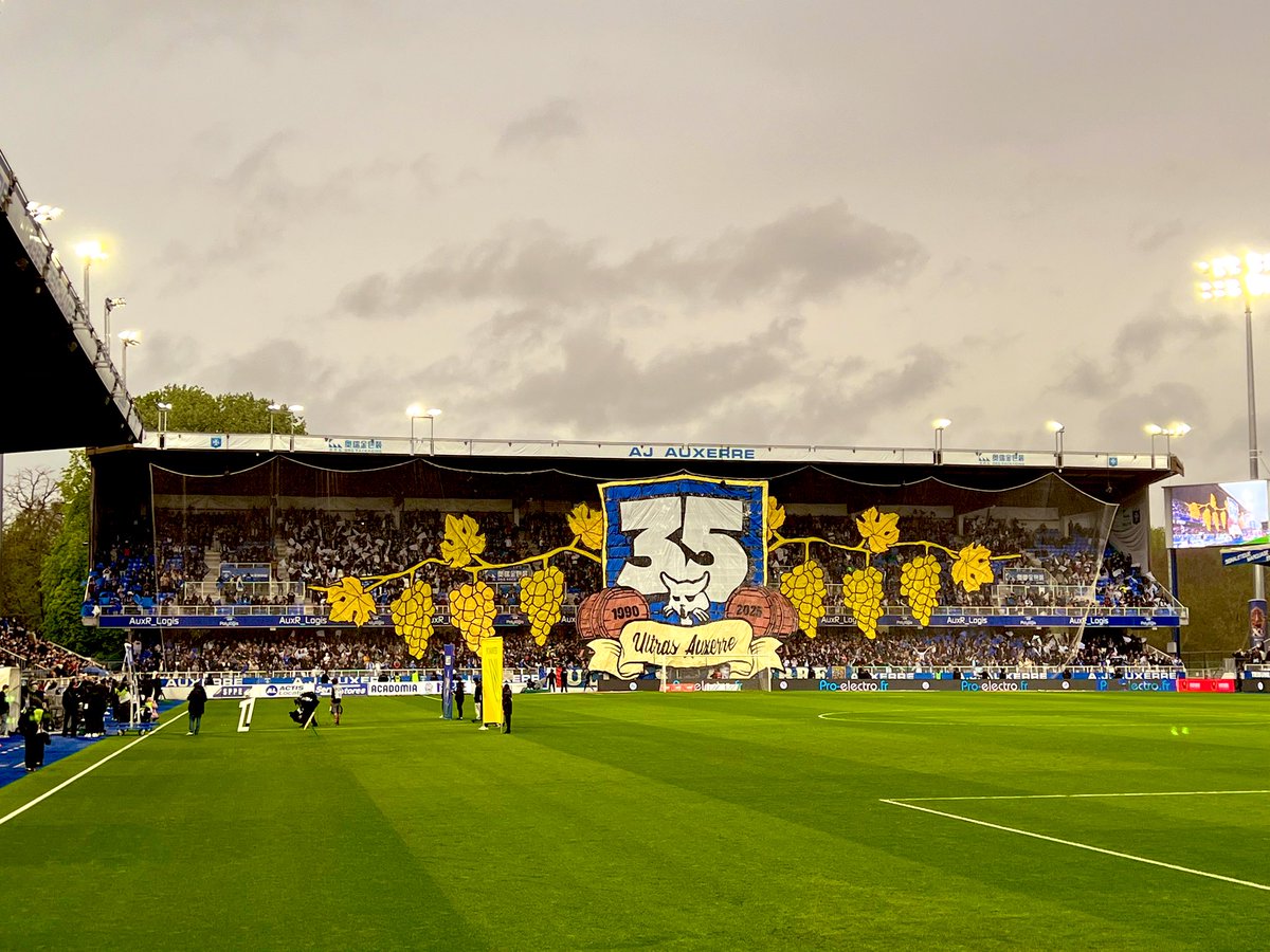 🔥 35 ans des Ultras Auxerre !

1990-2025.

Très joli TIFO !

<a href="/aazqqa_la_vista/">aazqqa</a> 

#AJAFCN #Ligue1