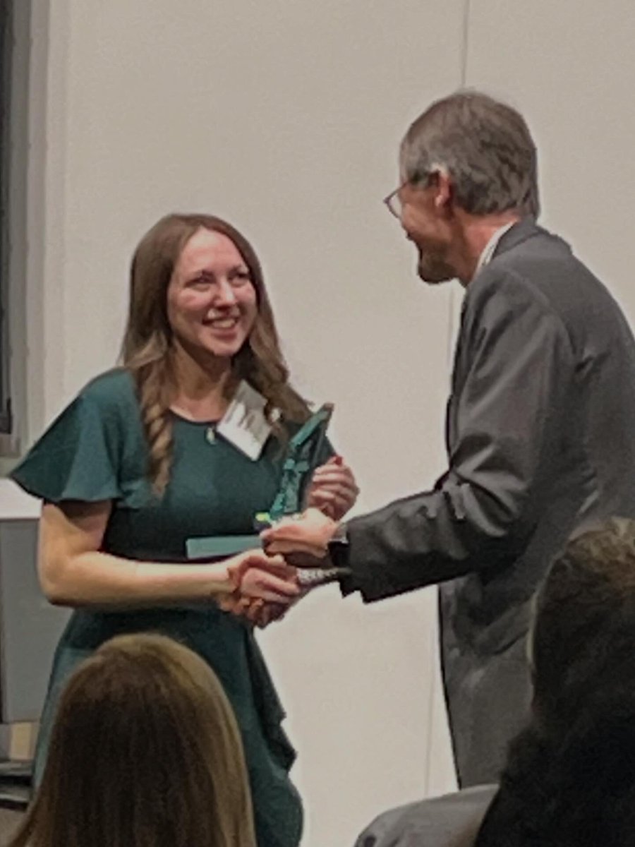 MeredithKHerman's tweet image. Honored to receive the “Recent Alumni Award” from @MSUNatSci for exemplifying  MSU’s commitment to teaching, research and outreach through dedication to professional, community, and service. Thank you to all who’ve been a part of my journey!
#PathX #SpartansWill