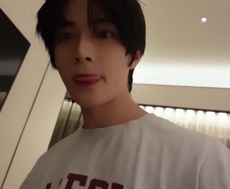 selfolssi ♤ tweet media