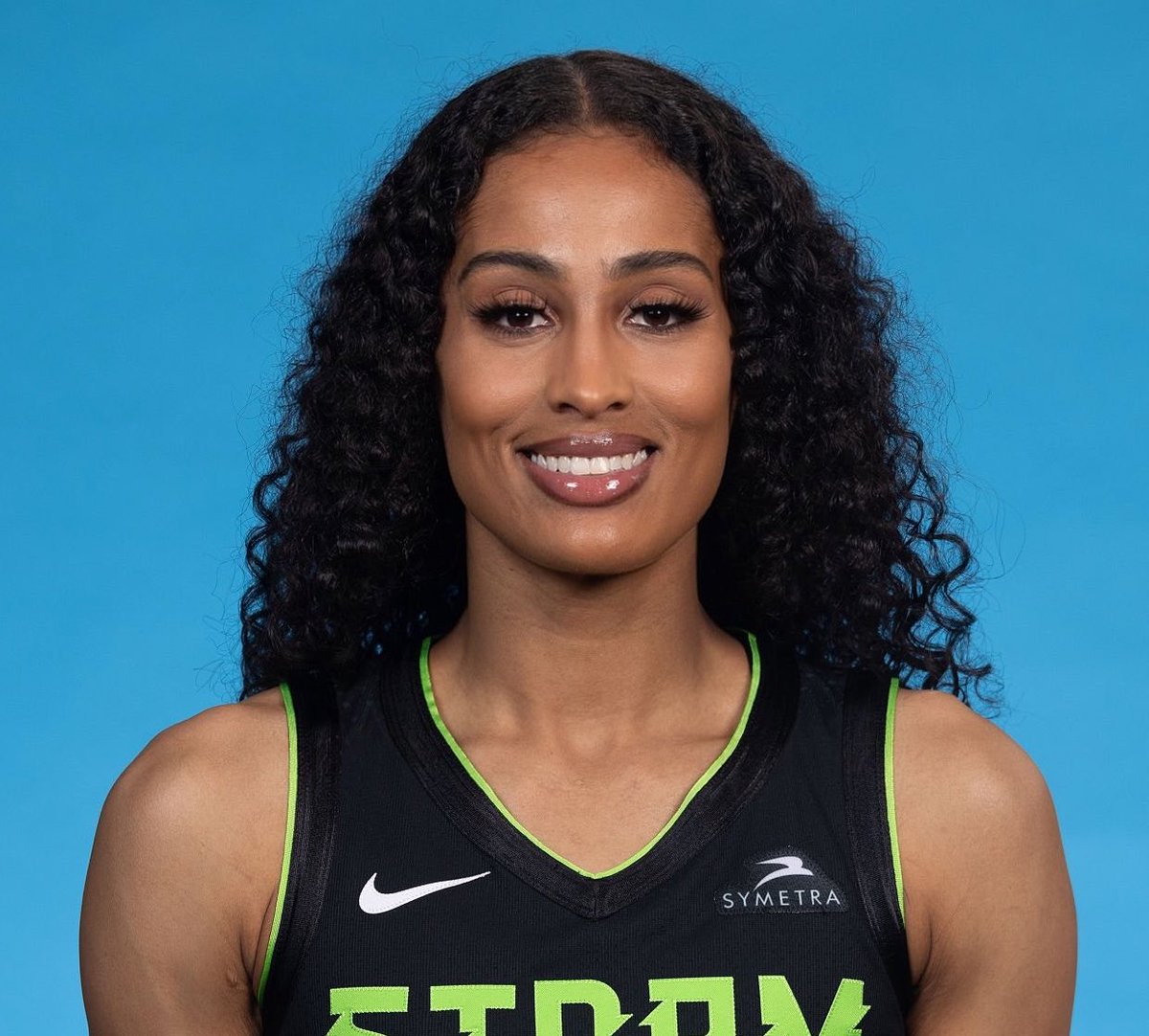 I talk hoops 🏀 tweet media