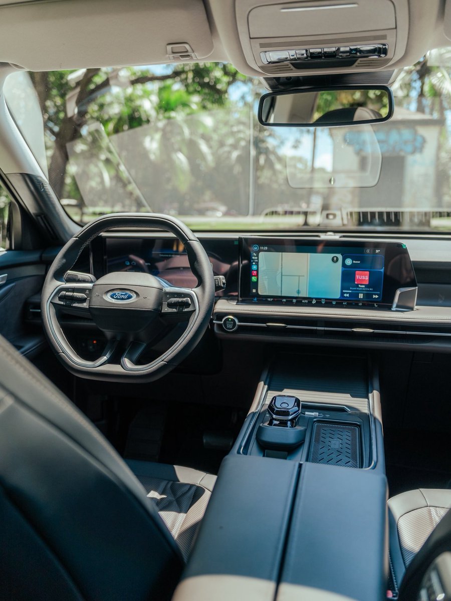 DistDavidFord's tweet photo. Prepárate para conducir la nueva y renovada Ford Edge 2026 híbrida. Una SUV que eleva el confort combinando elegancia, tecnología y seguridad. La nueva Edge te hará sentir en las nubes. ☁️🌟 ¡Desliza!

⚡ Modelo Titanium🔥 https://t.co/aVrtiMBRTc
