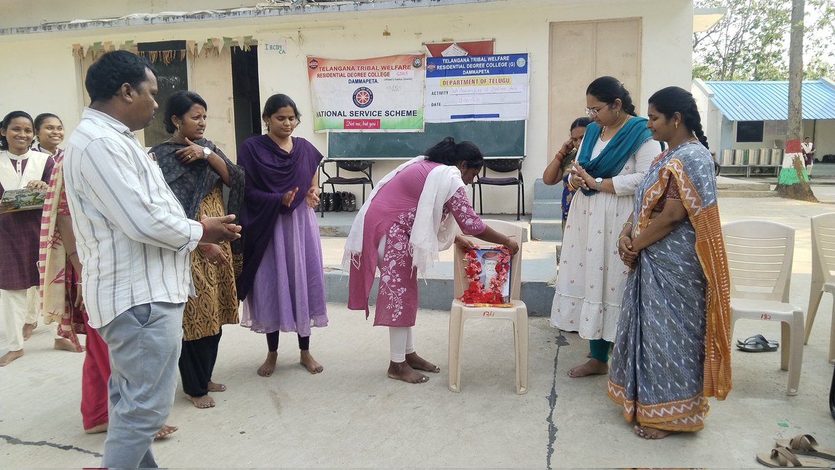 RDCGDAMMAPETA's tweet photo. **Birth Anniversary Celebration of Jyotirao Phule**
**TGTWRDC (G), Dammapeta**

Today, the birth anniversary of Jyotirao Phule was celebrated at TGTWRDC (G), Dammapeta. The program was organized by the Department of Telugu along with the NSS team. https://t.co/MXfcQ9s3Jw