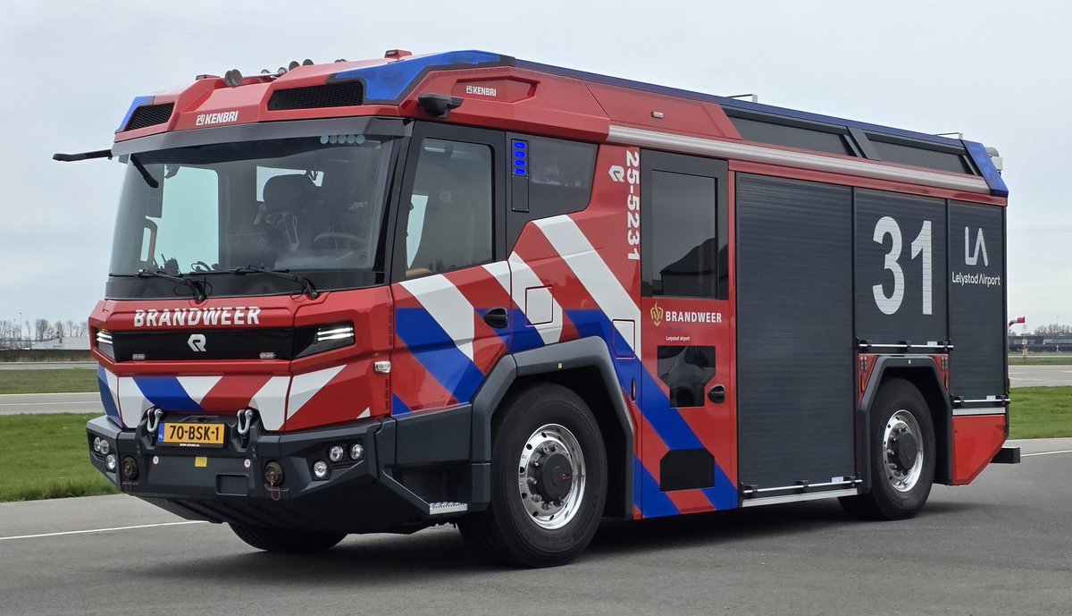 GewoonRotterdam's tweet image. Vandaag een bezoek gebracht aan de brandweer van @LuchthavenL .. Mooi korps met mooie voertuigen.. #brandweer #Lelystad #luchthaven.