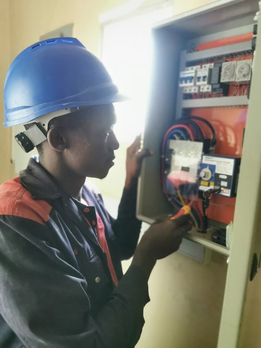 MakgeneralLtd's tweet image. Change over board. #wiring #ElectricalMaintenance #maintenance #Protection #proffesionals
Call us on 0752162110 / 0782162110