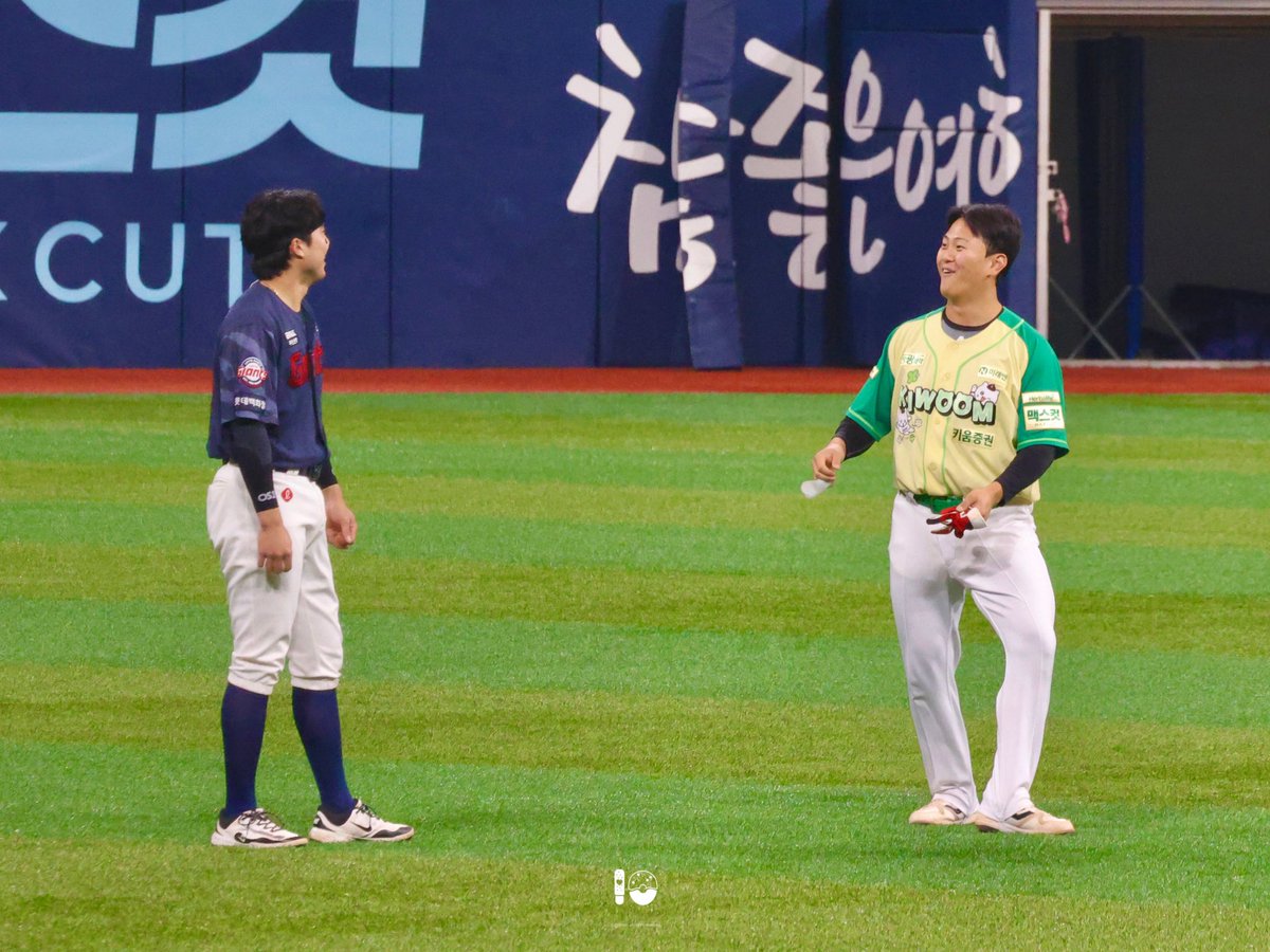 즈 . . 🪽 tweet media