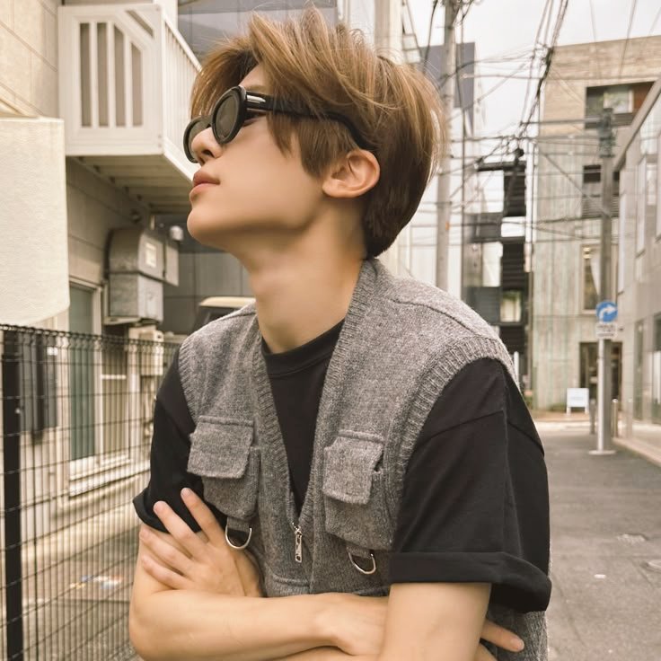 Persamaan Jaehyun dan Sion : kecintaan sama nickname Indonesia nyaa

Jaehyun as Jamal
Sion as Asep

Dan keduanya sama arti... 
Di bahasa Arab, Jamal artinya ketampanan
Di bahasa Sunda, Asepartinya Ganteng, Tampan (dari kasep)