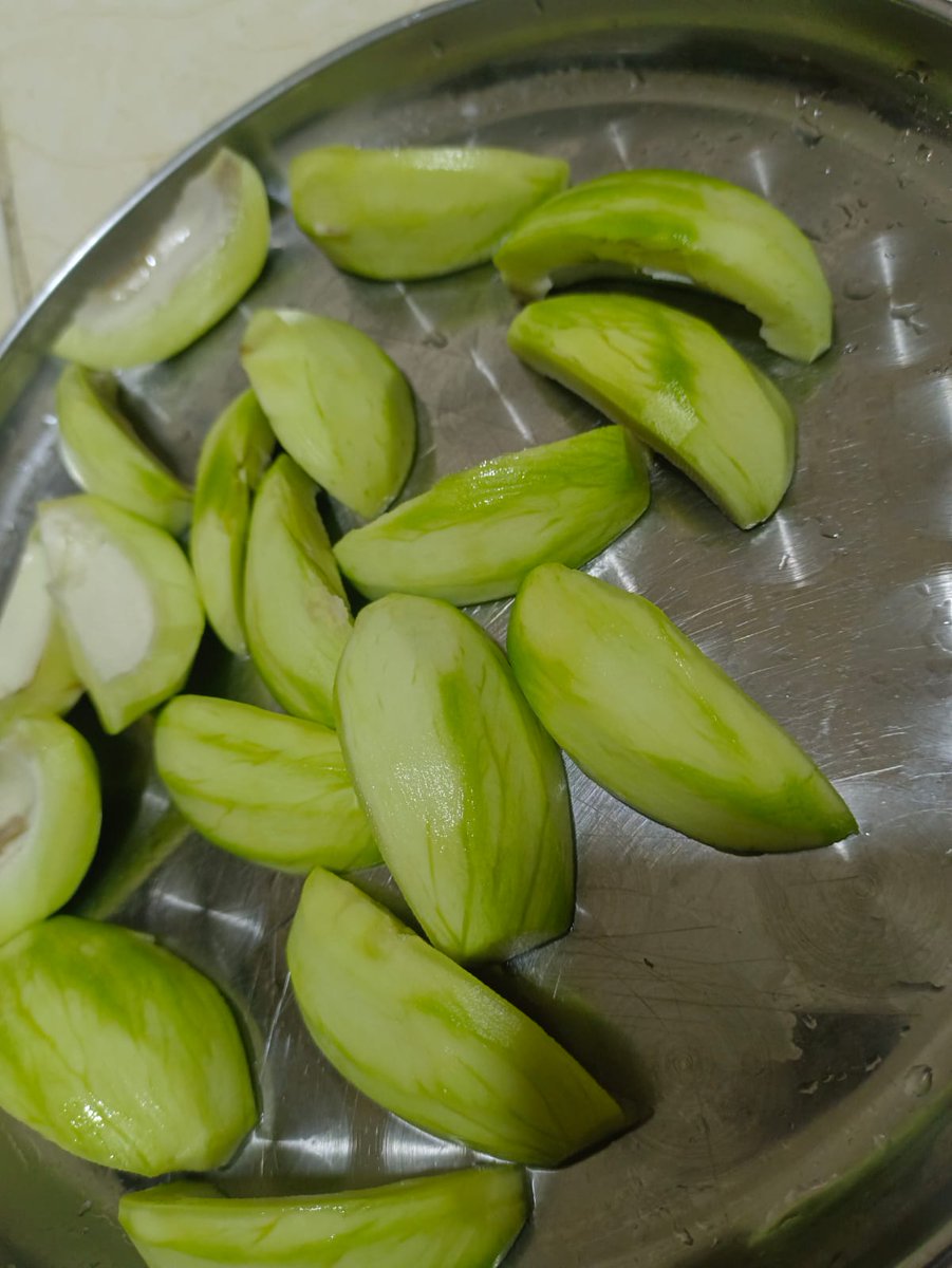 aaalmasud's tweet photo. "This sour-sour-sweet taste of mango-olive-barley is not just a taste sensation, but rather a note of utmost affection sent by my mother. This is my best gift in exile."

#Deshifood #HomeMade #Bangladesh https://t.co/XhbQVqStB4