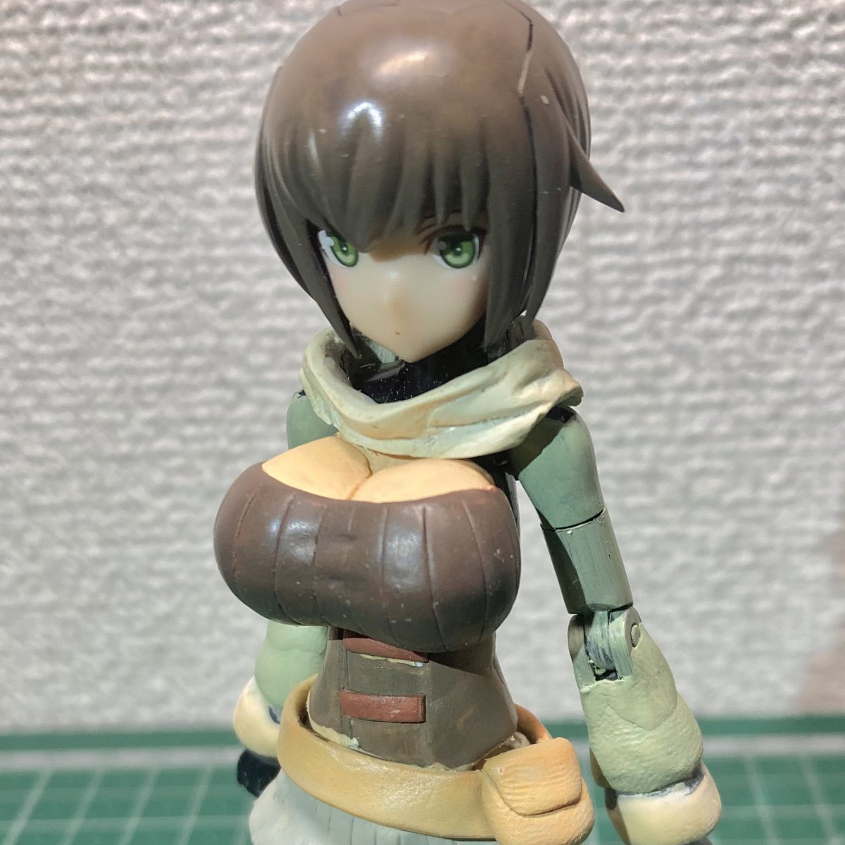 ざっくりよその子エイダちゃん
足回りはまだ出来てない…
写真では伝わらないけどデカいぞ！
#メガミデバイス