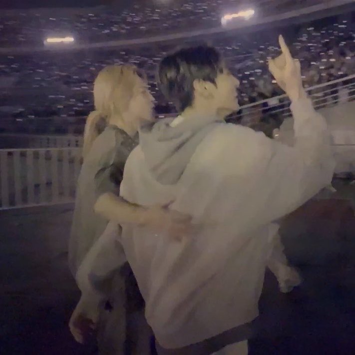 appIekm's tweet image. jungkook and his blonde gf ❤️ #happy #inlove