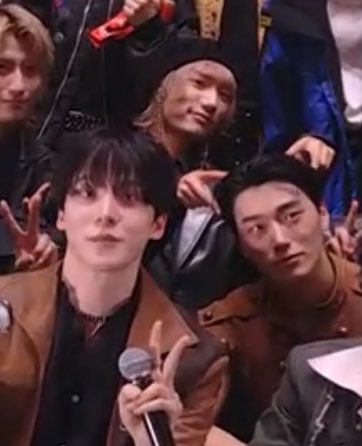 むしょく tweet media